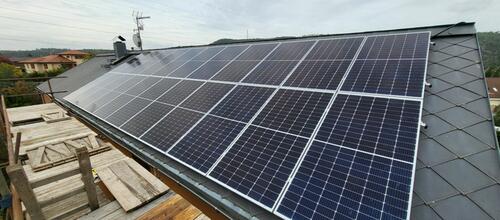 Reference Fotovoltaická elektrárna na klíč s možností uchování vyrobené energie v bateriích - Praha 