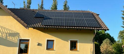Reference Fotovoltaická elektrárna s dobíjecími stanicemi pro elektromobil instalovaná v Přešticích v Plzeňském kraji