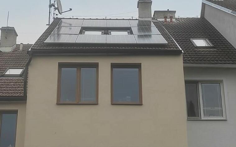 Reference: Solární elektrárna s možností ukládání vyrobené energie do baterií - Krnov-Pod Cvilínem 