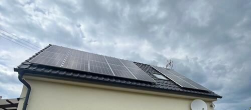 Reference Solární  elektrárna s možností ukládání vyrobené energie do baterií - Vamperk 