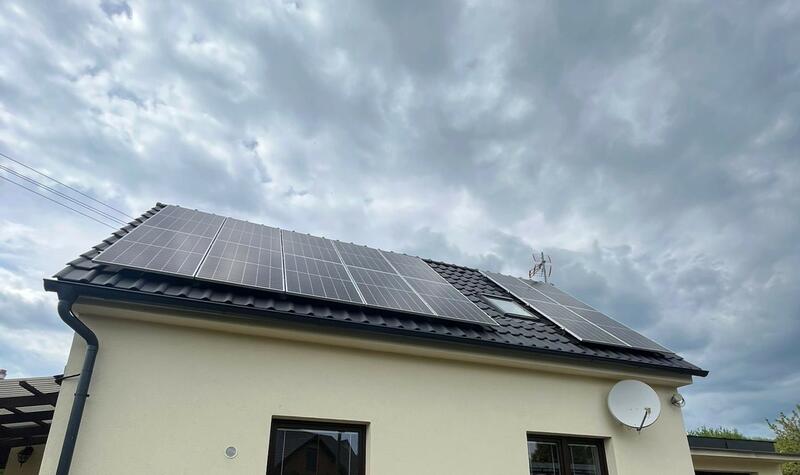 Reference: Solární  elektrárna s možností ukládání vyrobené energie do baterií - Vamperk 