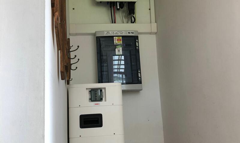 Reference: Solární  elektrárna s možností ukládání vyrobené energie do baterií - Vamperk 