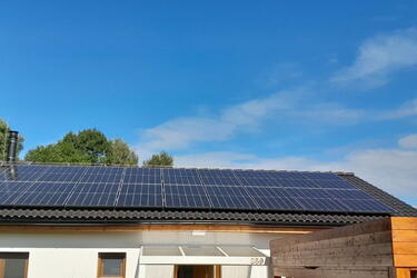 Reference: Fotovoltaická elektrárna s instalací bateriového úložiště realizována v Třanovicích 