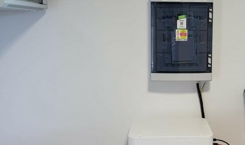 Reference: FVE s nabíjecí stanicí pro elektromobil, instalovaná v Českých Budějovicích
