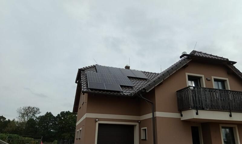 Reference: Solární elektrárna na míru s ukládáním vyrobené energie do baterií - Tochovice