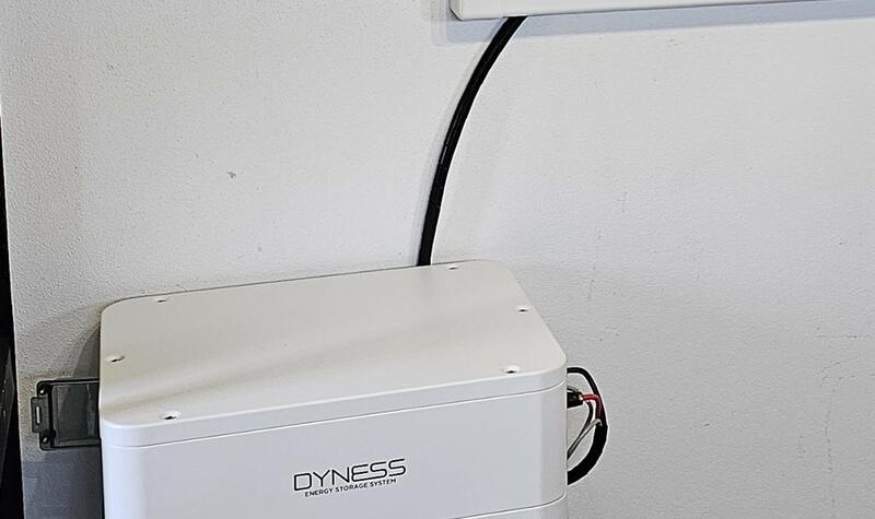 Reference: Solární elektrárna na míru s ukládáním vyrobené energie do baterií - Tochovice