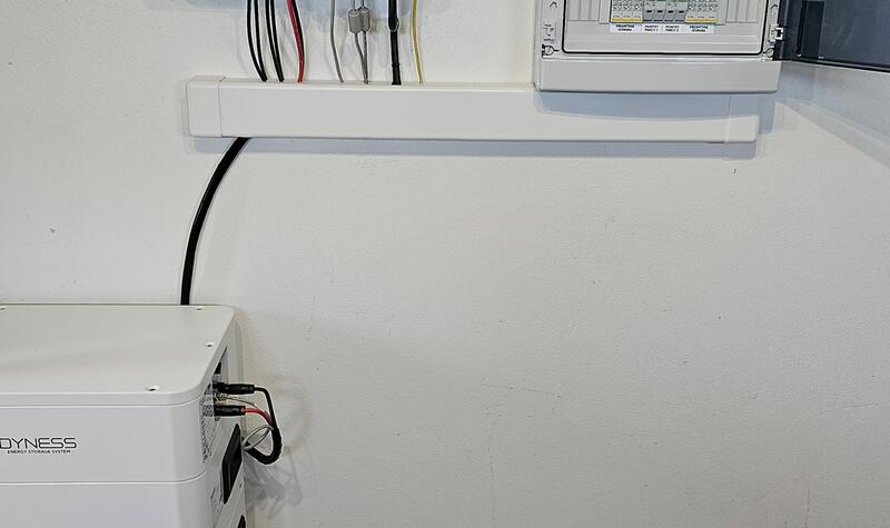 Reference: Solární elektrárna na míru s ukládáním vyrobené energie do baterií - Tochovice