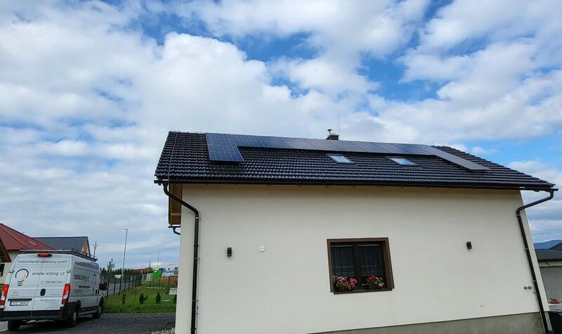 Reference: Solární elektrárna na míru s ukládáním vyrobené energie do baterií - Šimonovice-Minkovice