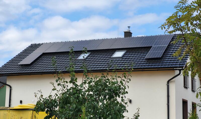 Reference: Solární elektrárna na míru s ukládáním vyrobené energie do baterií - Šimonovice-Minkovice