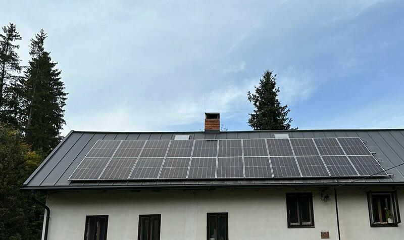 Reference: Fotovoltaická elektrárna s instalací na sedlovou střechu - Stružná 