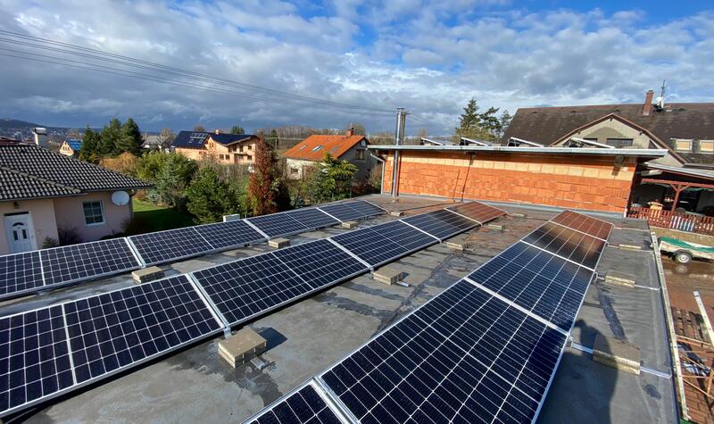 Reference: Fotovoltaická elektrárna s dotací, instalovaná na rovnou střechu - Varnsdorf 