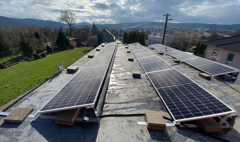 Reference: Fotovoltaická elektrárna s dotací, instalovaná na rovnou střechu - Varnsdorf 