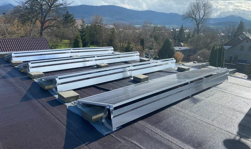 Reference: Fotovoltaická elektrárna s dotací, instalovaná na rovnou střechu - Varnsdorf 