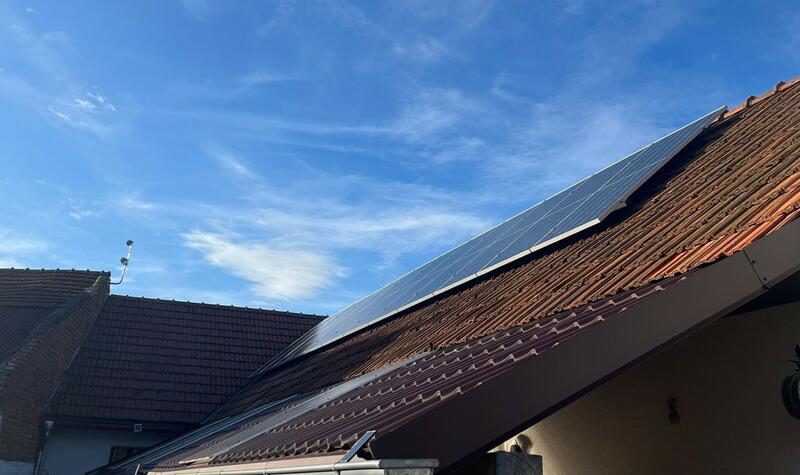 Reference: Fotovoltaická elektrárna s dobíjecí stanicí pro elektromobil - Chvalkovice