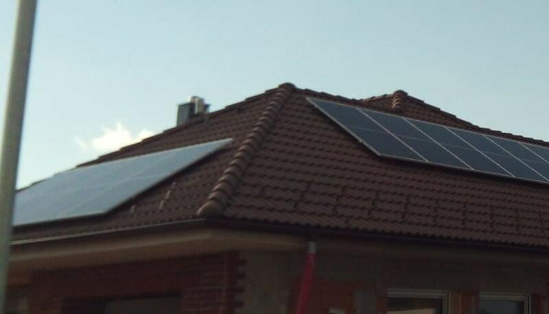 Reference: Solární elektrárna s nabíjecí stanicí pro elektromobil - Třeboň