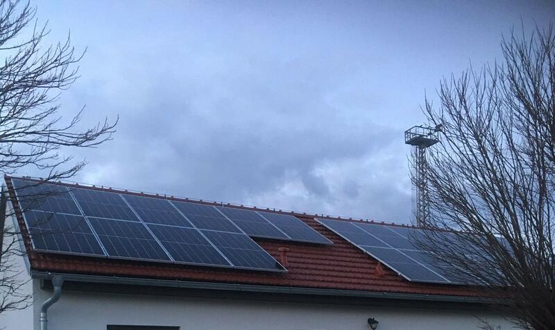 Reference: Fotovoltaika s bateriemi a nabíjecí stanicí pro elektromobily - Tlumačov 