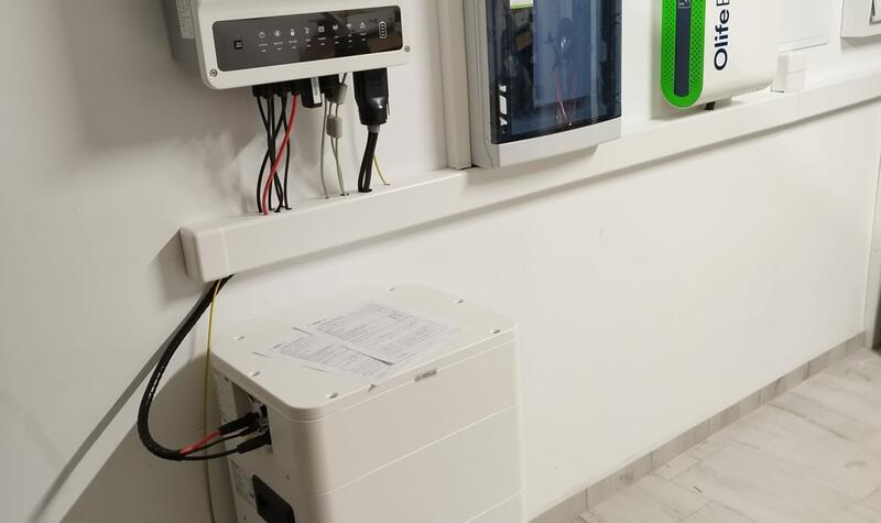 Reference: Fotovoltaika s bateriemi a nabíjecí stanicí pro elektromobily - Tlumačov 