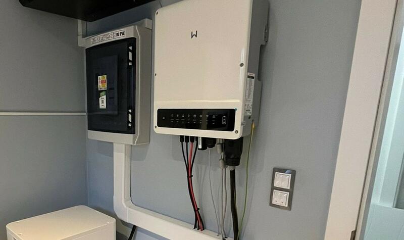 Reference: Fotovoltaická elektrárna na míru s nabíjecí stanicí pro elektromobil - Lužice 