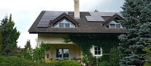 Reference Fotovoltaická elektrárna s dobíjecí stanicí pro elektromobil - Češkovice 