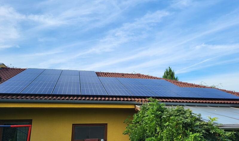 Reference: FVE s baterií a nabíjecí stanici pro elektromobil - Herink