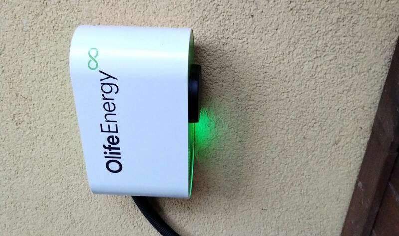 Reference: FVE s baterií a nabíjecí stanici pro elektromobil - Herink