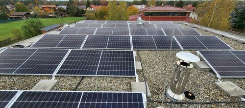 Reference Fotovoltaická elektrárna instalovaná na rovnou střechu v Novém Věstci