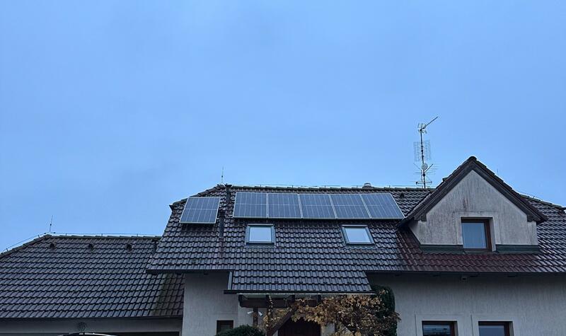 Reference: Fotovoltaika s výkonem 9,9 kWp a ukládáním do baterií - Lubná