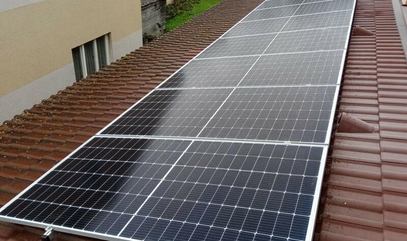 Reference: FVE s bateriemi a dobíjecí stanicí pro elektromobil, realizovaná v Domažlicích