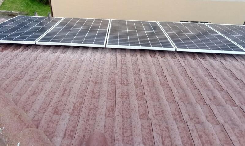 Reference: FVE s bateriemi a dobíjecí stanicí pro elektromobil, realizovaná v Domažlicích