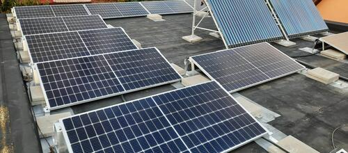 Reference Fotovoltaická elektrárna s nabíjením baterií instalovaná v Praze