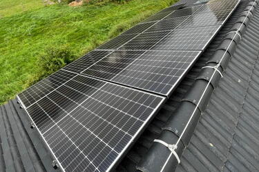 Reference: Fotovoltaika s ukládáním do baterií instalovaná v Klínci ve Středočeském kraji 