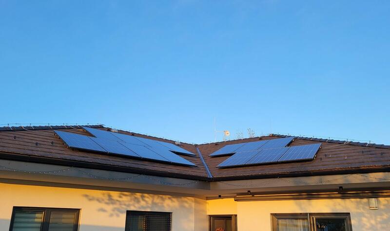 Reference: Fotovoltaika s baterií a nabíjecí stanicí pro elektromobil - Herink 