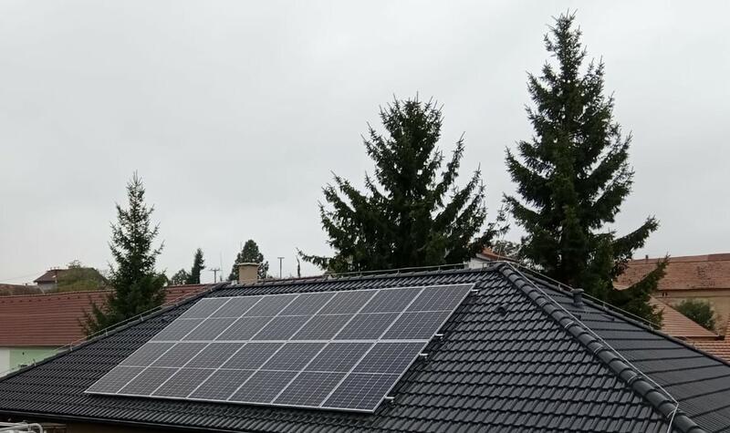 Reference: Fotovoltaická elektrárna s nabíjením baterií  instalovaná ve Šťáhlavech 