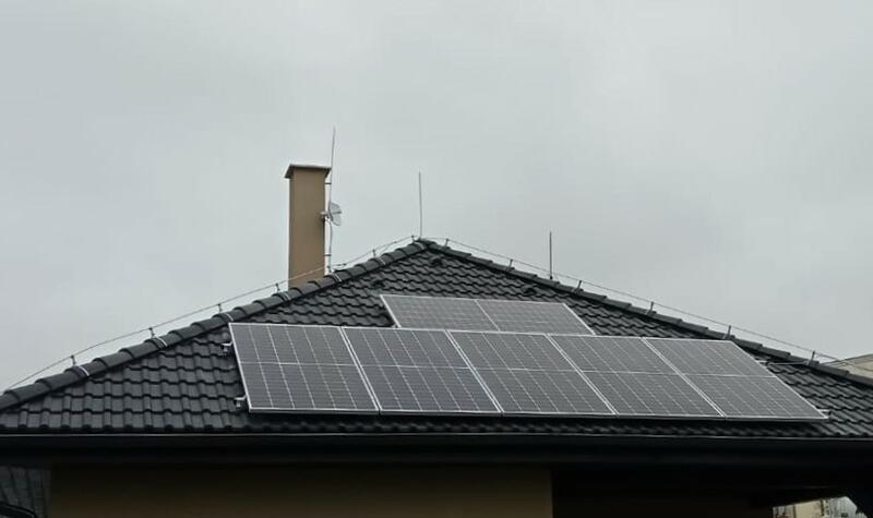 Reference: Fotovoltaická elektrárna s nabíjením baterií instalovaná ve Šťáhlavech