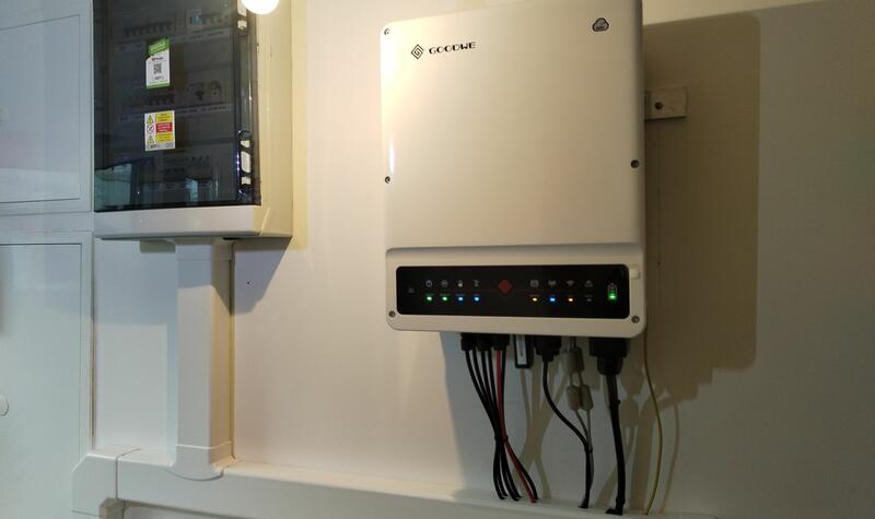 Reference: Fotovoltaická elektrárna s nabíjením baterií instalovaná ve Šťáhlavech