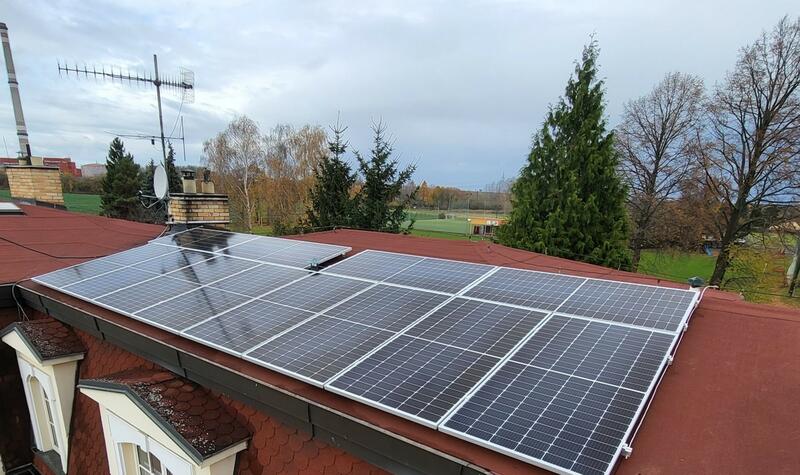 Reference: Fotovoltaická elektrárna instalovaná na mansardovou střechu - Praha-Třeboradice