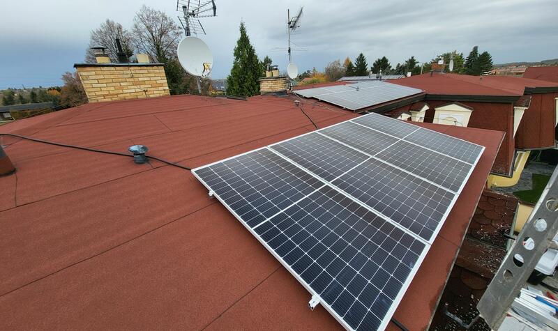 Reference: Fotovoltaická elektrárna instalovaná na mansardovou střechu - Praha-Třeboradice