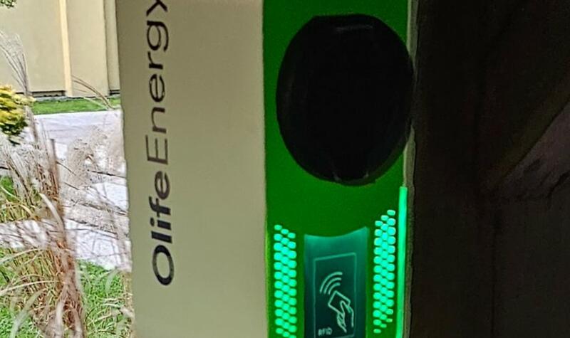Reference: Fotovoltaická elektrárna instalovaná na mansardovou střechu - Praha-Třeboradice