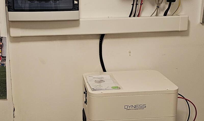 Reference: Fotovoltaická elektrárna instalovaná na mansardovou střechu - Praha-Třeboradice