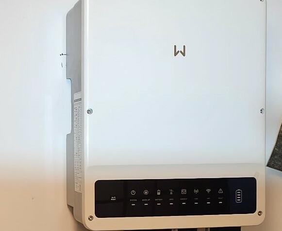 Reference: Fotovoltaická elektrárna instalovaná na mansardovou střechu - Praha-Třeboradice