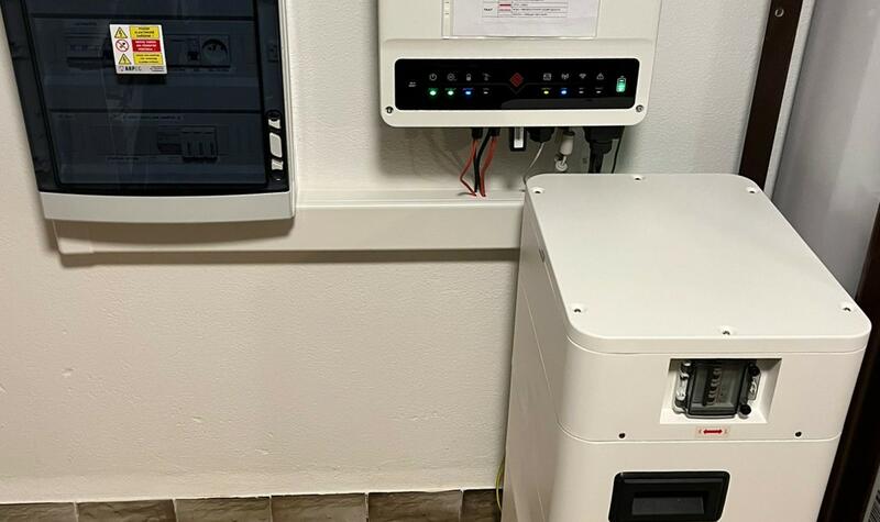 Reference: Solární elektrárna instalovaná na rovnou střechu ve Žďáru nad Sázavou 