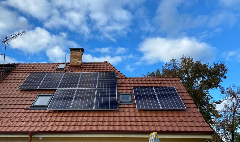 Reference: Solární elektrárna na míru s bateriovým úložištěm realizovaná v Lounech 