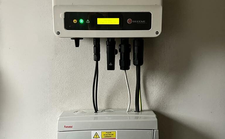 Reference: Fotovoltaika s uchováním vyrobené energie v bateriích - Luková 