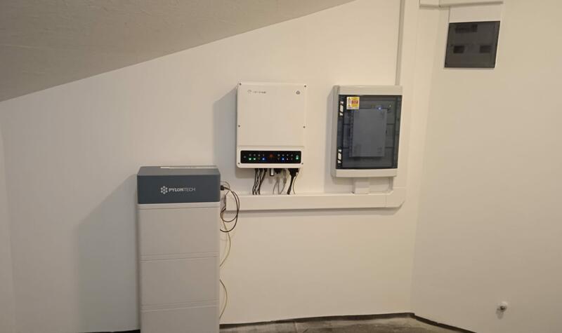 Reference: Solární elektrárna s uchováním vyrobené energie v bateriích - Židněves 