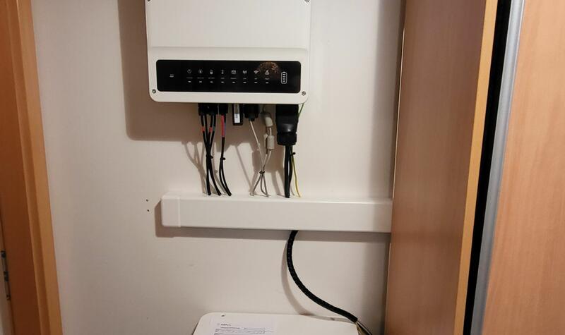 Reference: Solární elektrárna s využitím bateriového systému - Hradištko