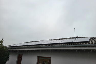 Reference: Fotovoltaika s Wallboxem a vyřízením dotace Nová zelená úsporám, instalovaná v Herinku 