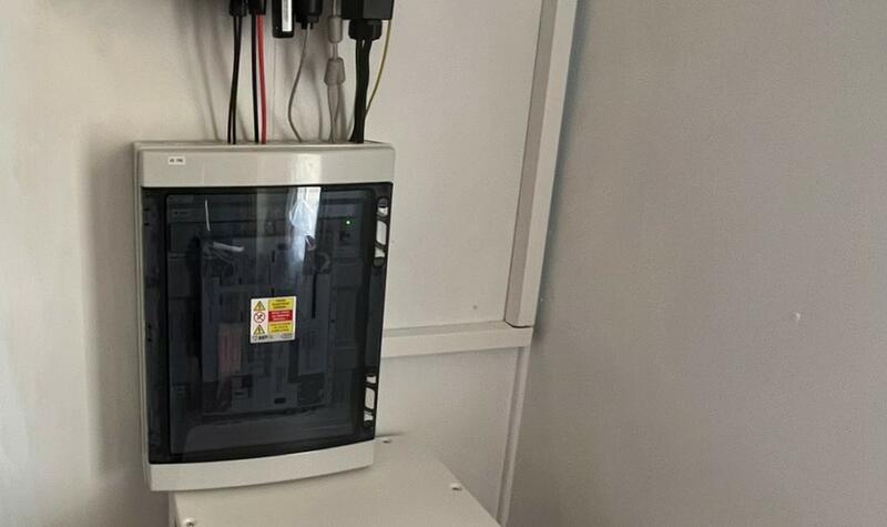 Reference: Fotovoltaická elektrárna s dotaci na bateriový systém realizovaná v Lázních Bělohradě 