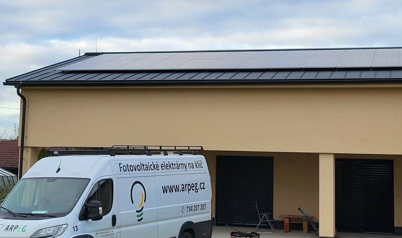 Reference: Solární elektrárna na klíč s výkonem 9,9 kWp, instalovaná v Ohrobci ve Středočeském kraji