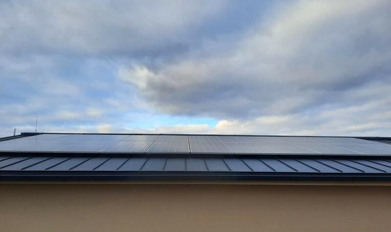 Reference: Solární elektrárna na klíč s výkonem 9,9 kWp, instalovaná v Ohrobci ve Středočeském kraji