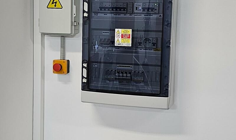Reference: Solární elektrárna na klíč s výkonem 9,9 kWp, instalovaná v Ohrobci ve Středočeském kraji